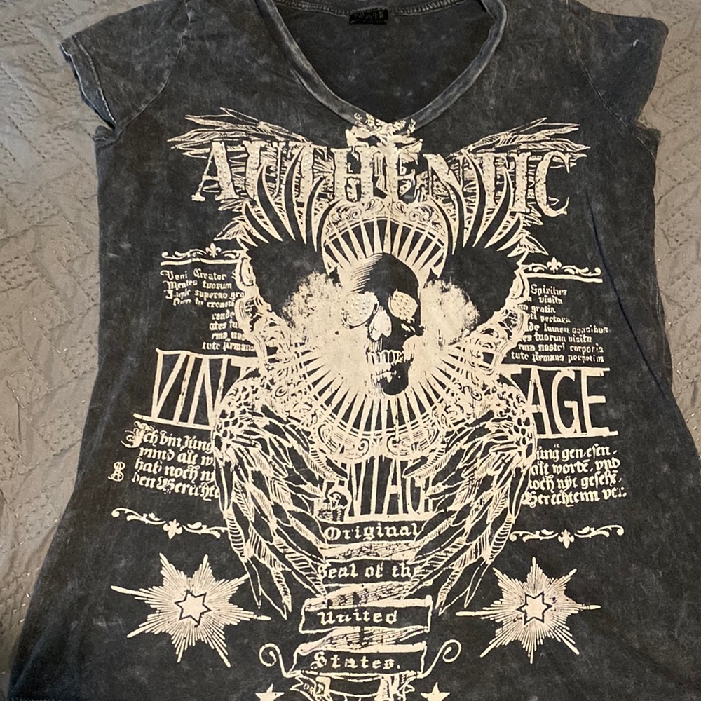 Women’s V-neck biker T-shirt